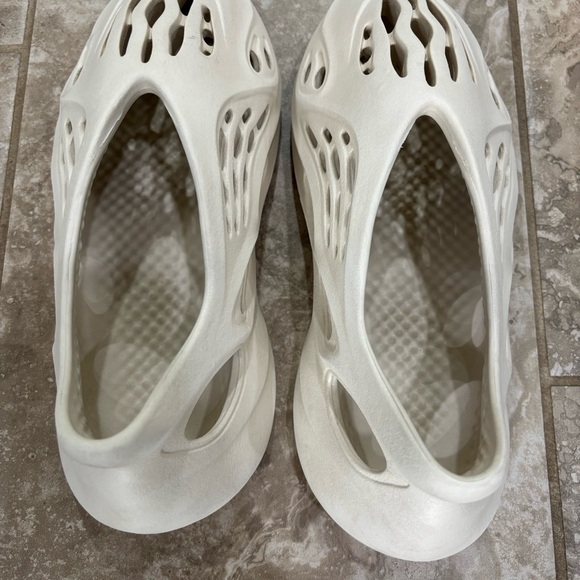 Adidas Men’s Yeezy Foam Runner 'Sand' Sz 10 - Picture 3 of 14